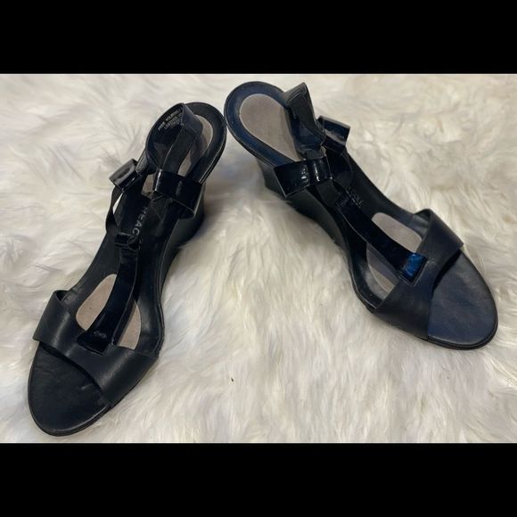 Kenneth Cole Reactions, Wedge, Size 8 and half - Picture 4 of 7